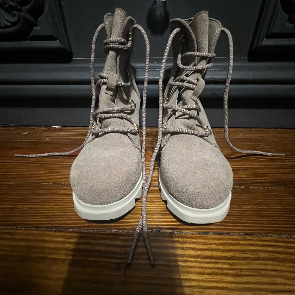 Stylish Suede Ankle Boots with Wedge Heel - Picture 2 of 6